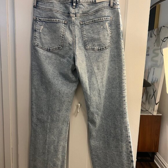 SALE!!!  Mid Rise Medium Wash Ripped 90s Ankle Boot Jeans size 6R - Picture 9 of 12